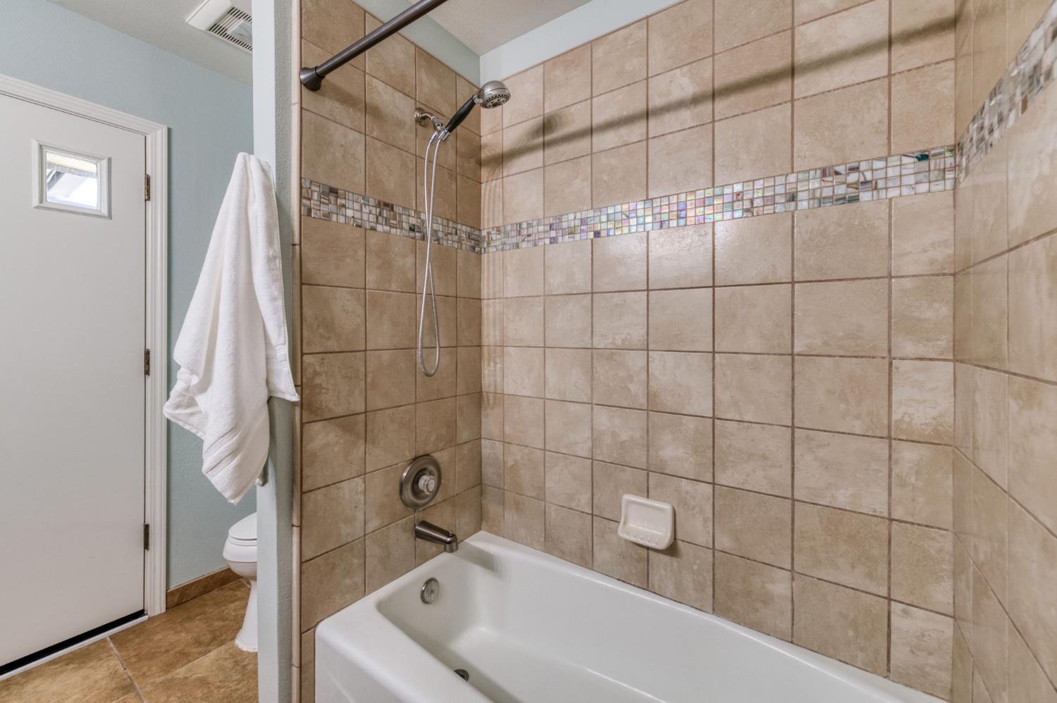 7238 N Ila, Fresno, CA 93711
