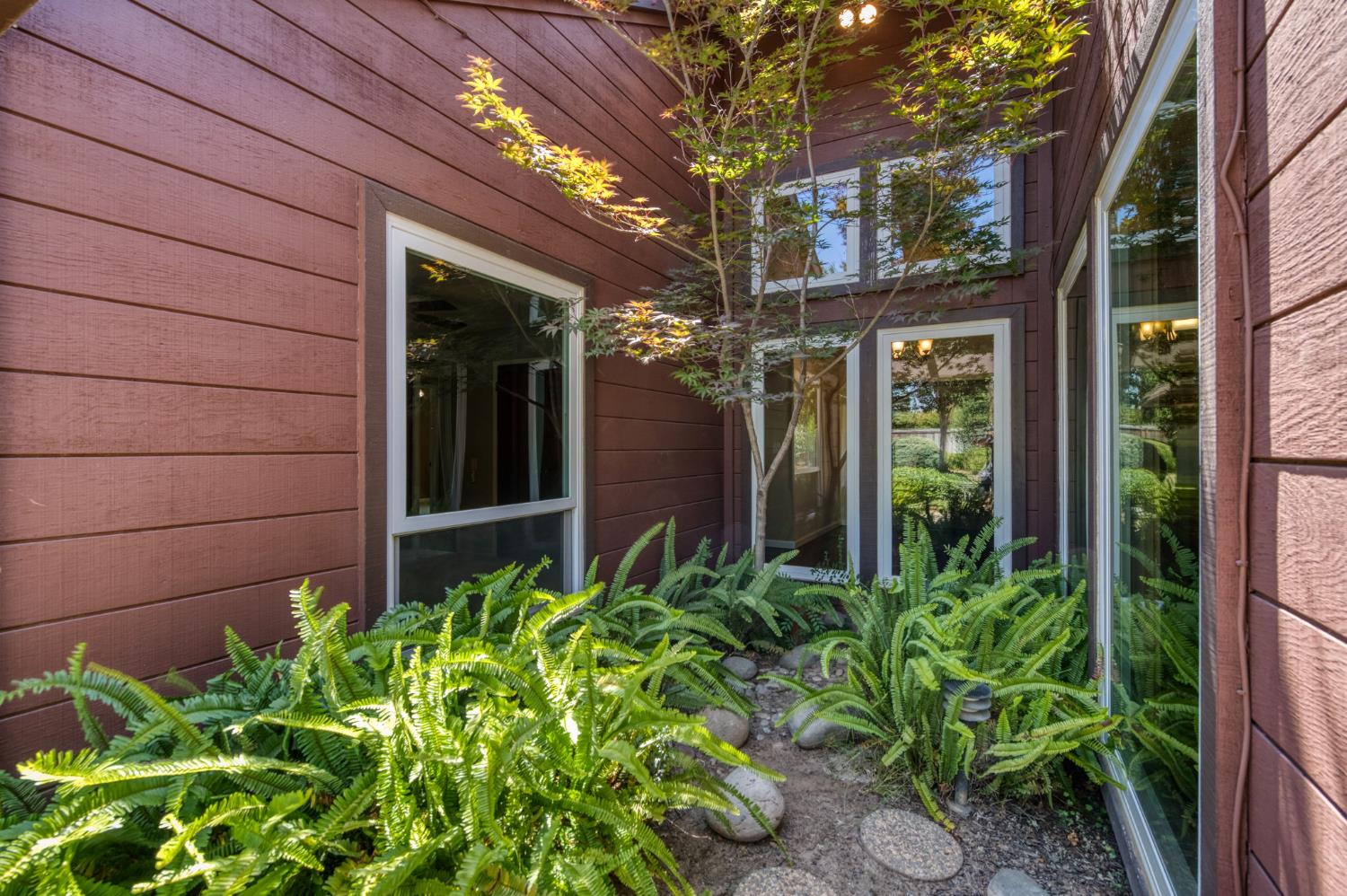 7238 N Ila, Fresno, CA 93711