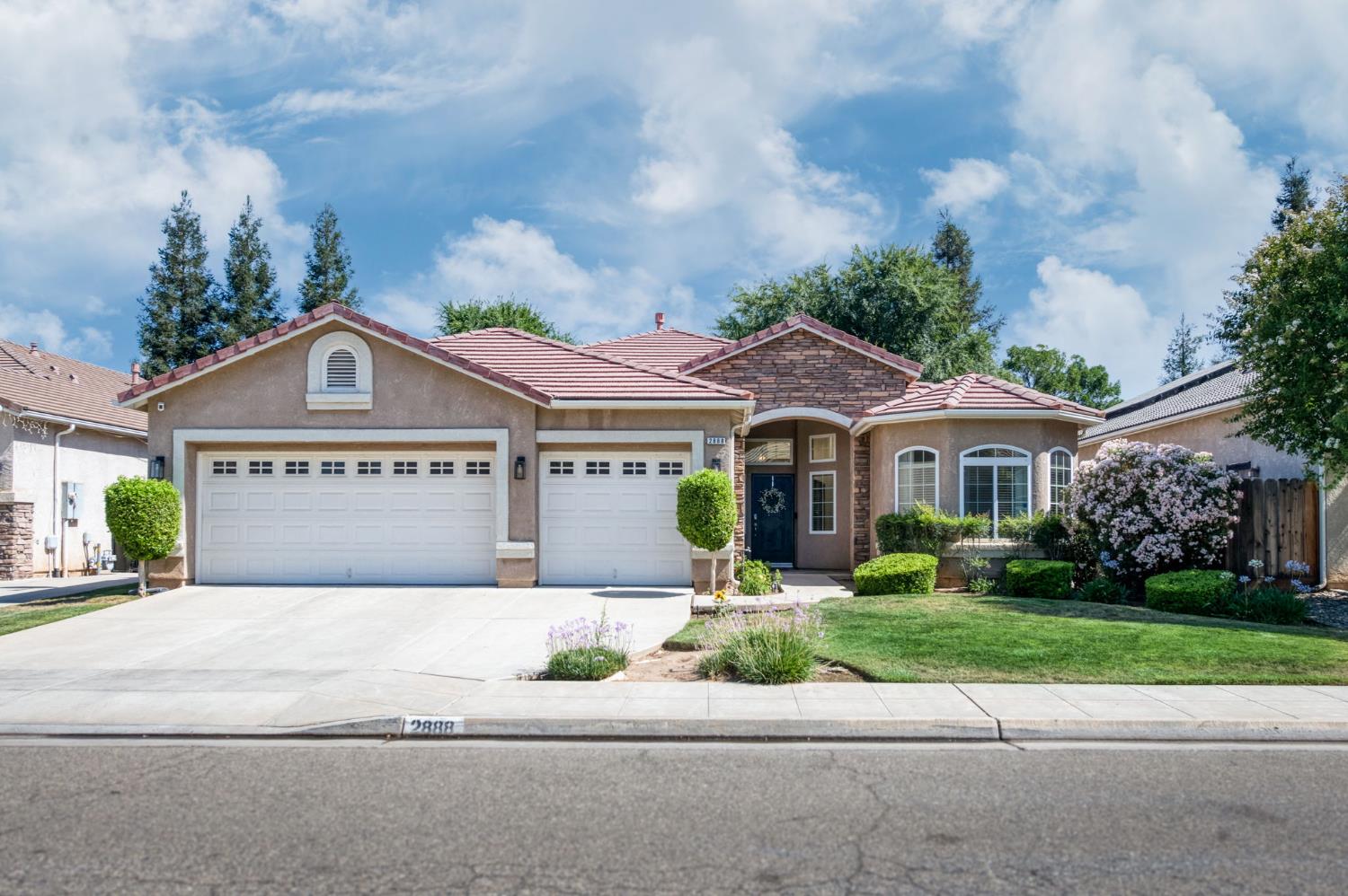 2888 E Muncie Ave, Fresno, CA 93720