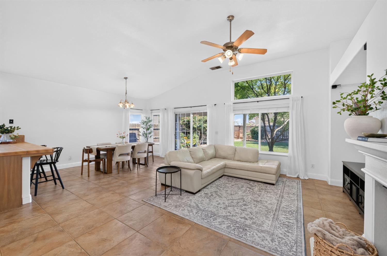 2888 E Muncie Ave, Fresno, CA 93720