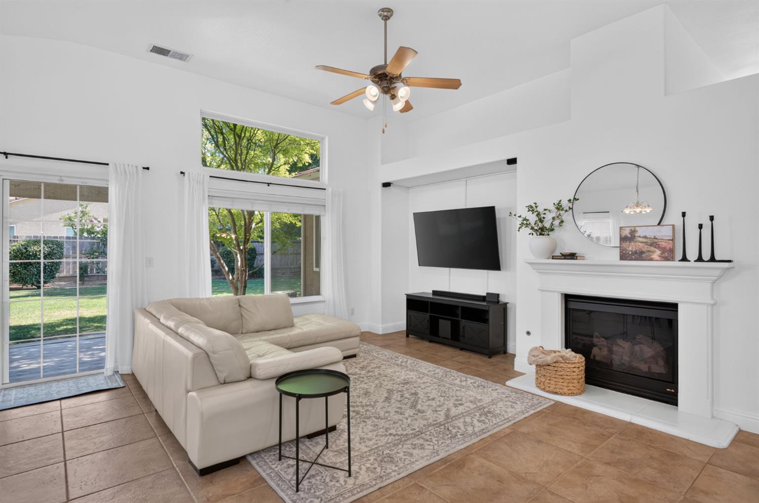 2888 E Muncie Ave, Fresno, CA 93720
