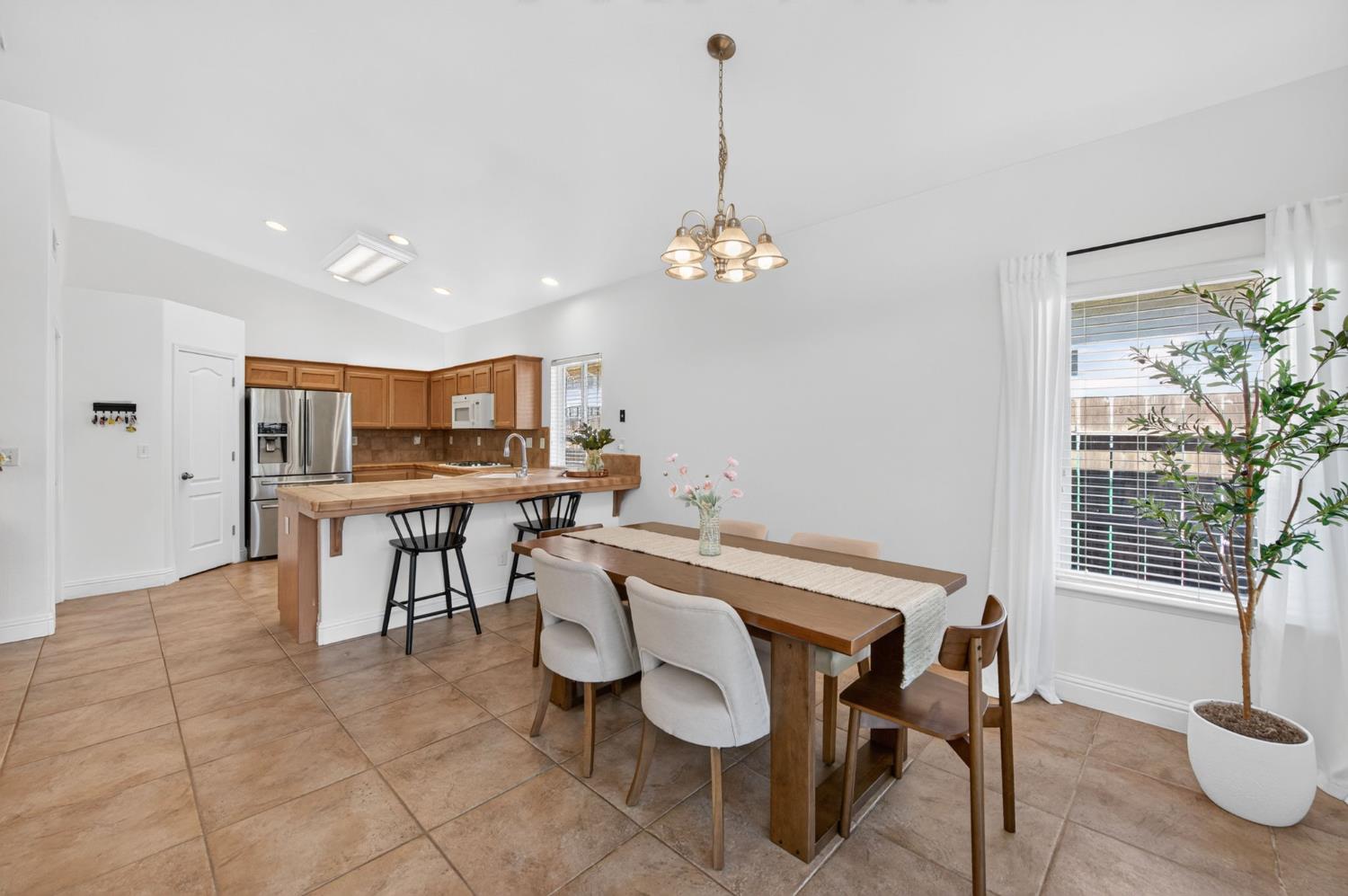 2888 E Muncie Ave, Fresno, CA 93720