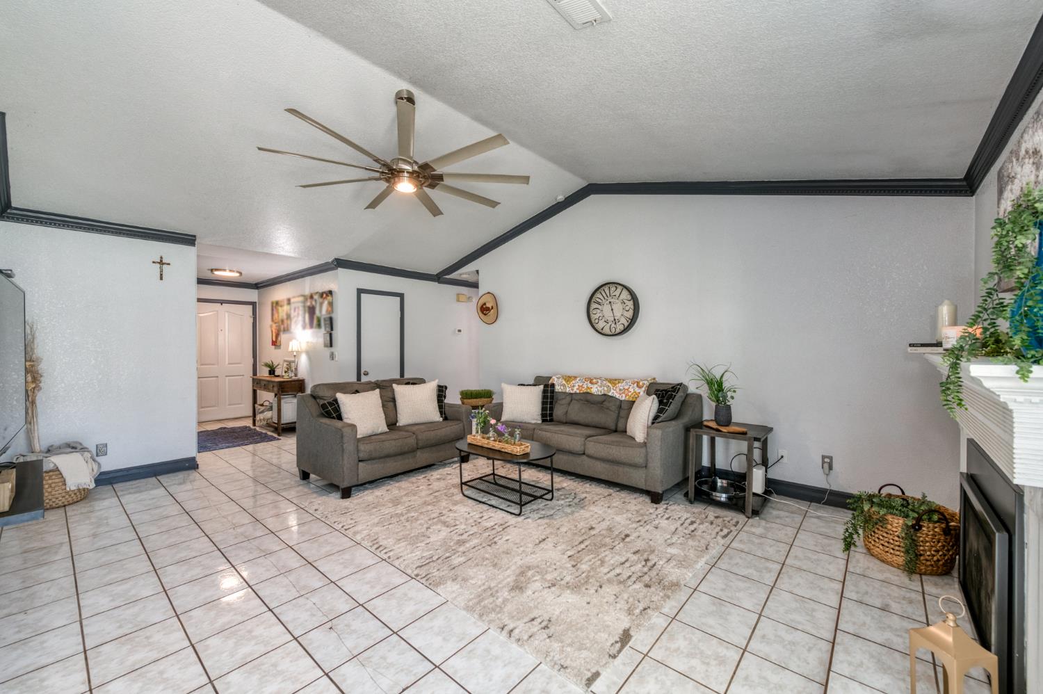 2373 Beechwood Way, Madera, CA 93637