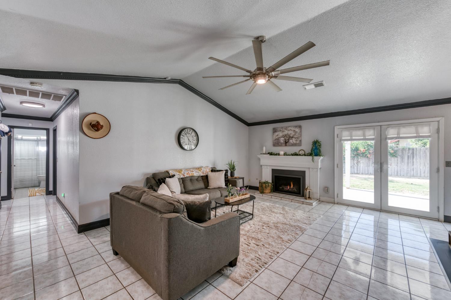 2373 Beechwood Way, Madera, CA 93637