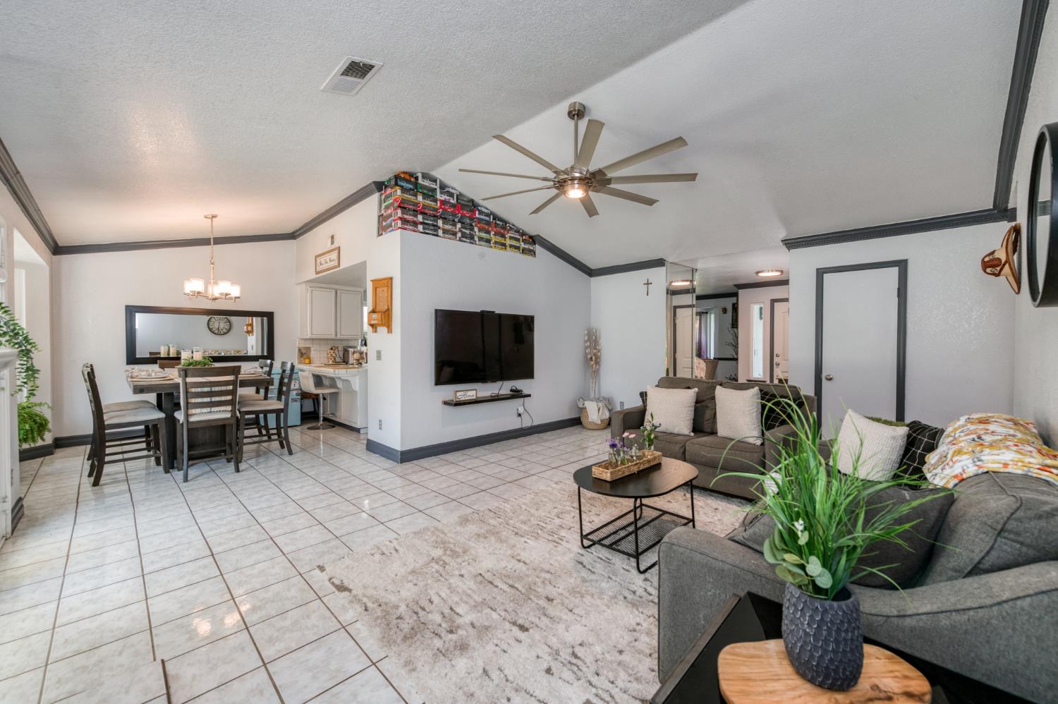 2373 Beechwood Way, Madera, CA 93637
