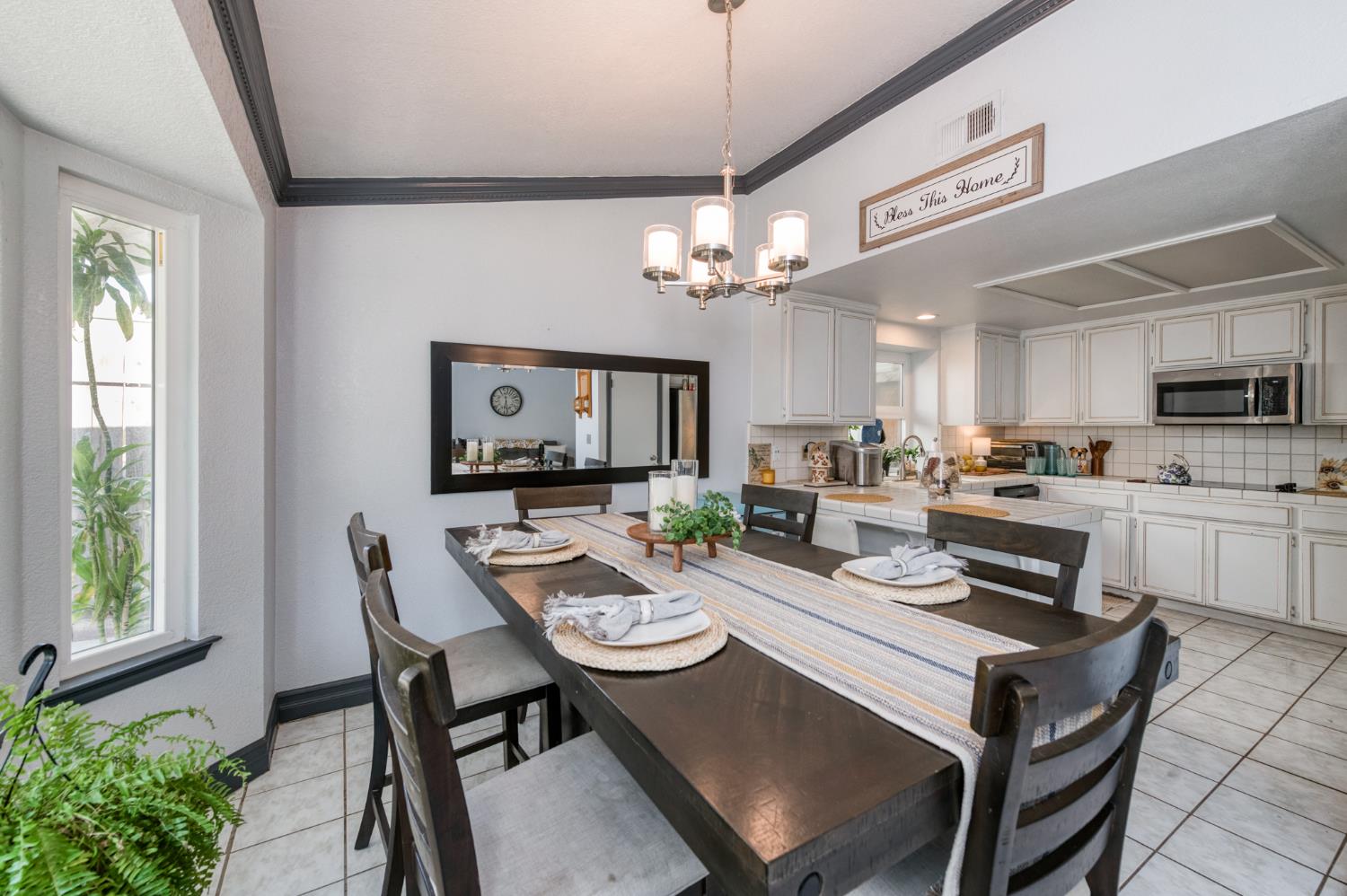 2373 Beechwood Way, Madera, CA 93637