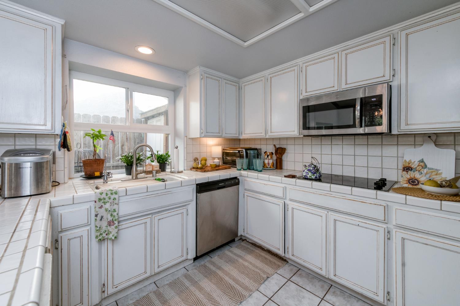 2373 Beechwood Way, Madera, CA 93637