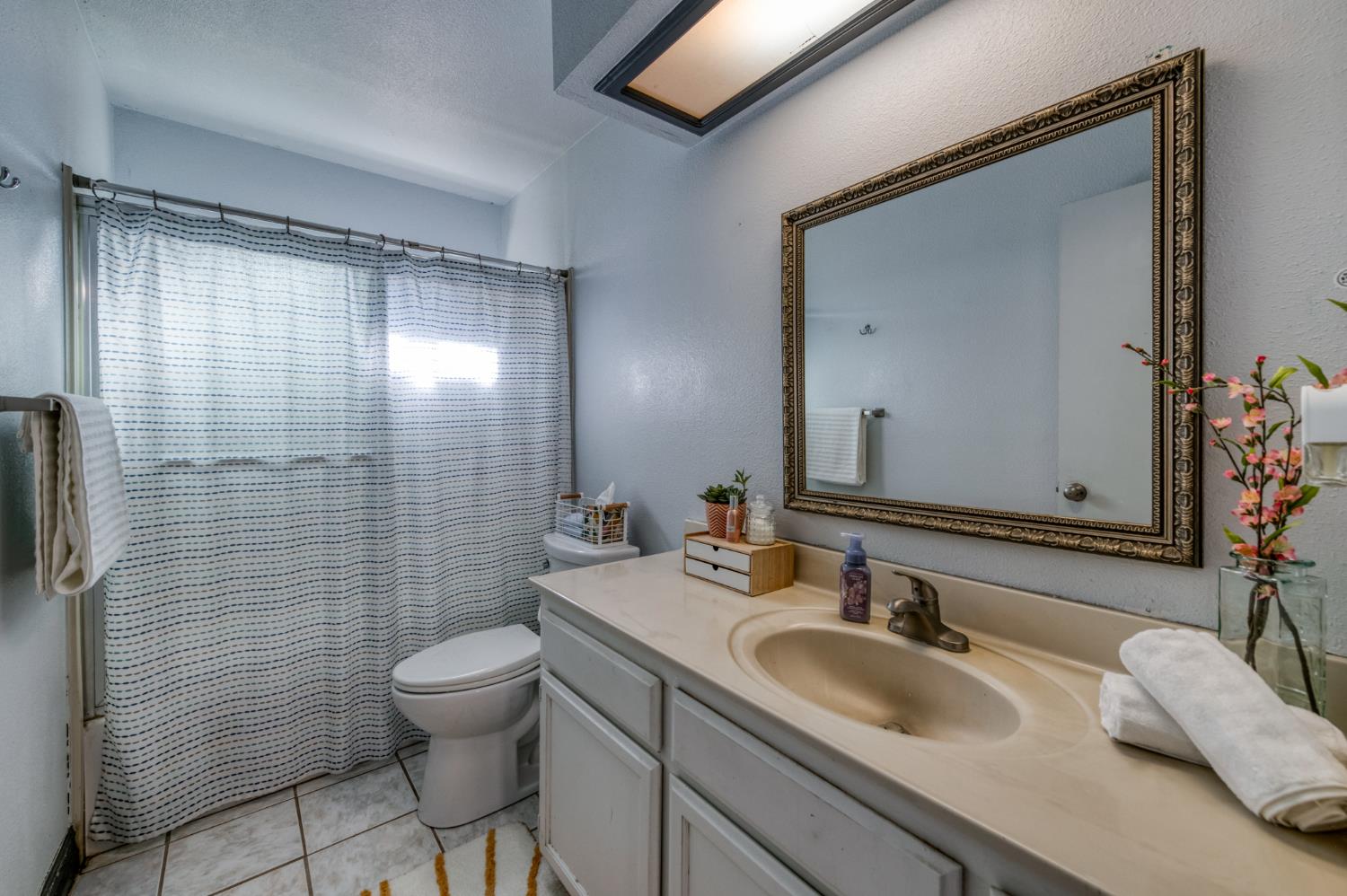2373 Beechwood Way, Madera, CA 93637