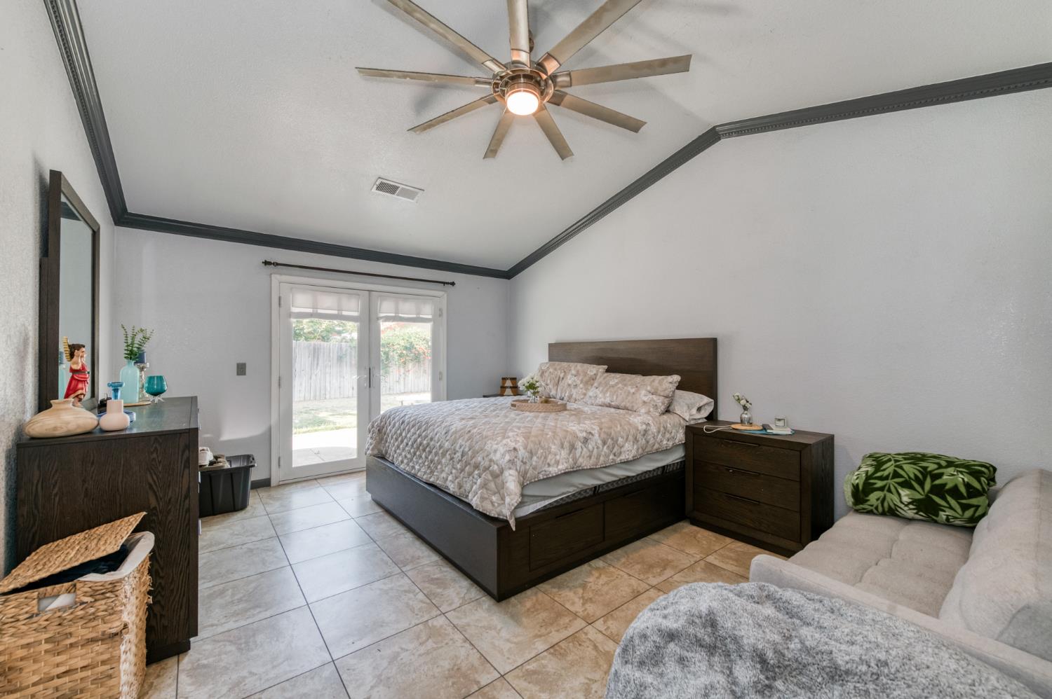 2373 Beechwood Way, Madera, CA 93637