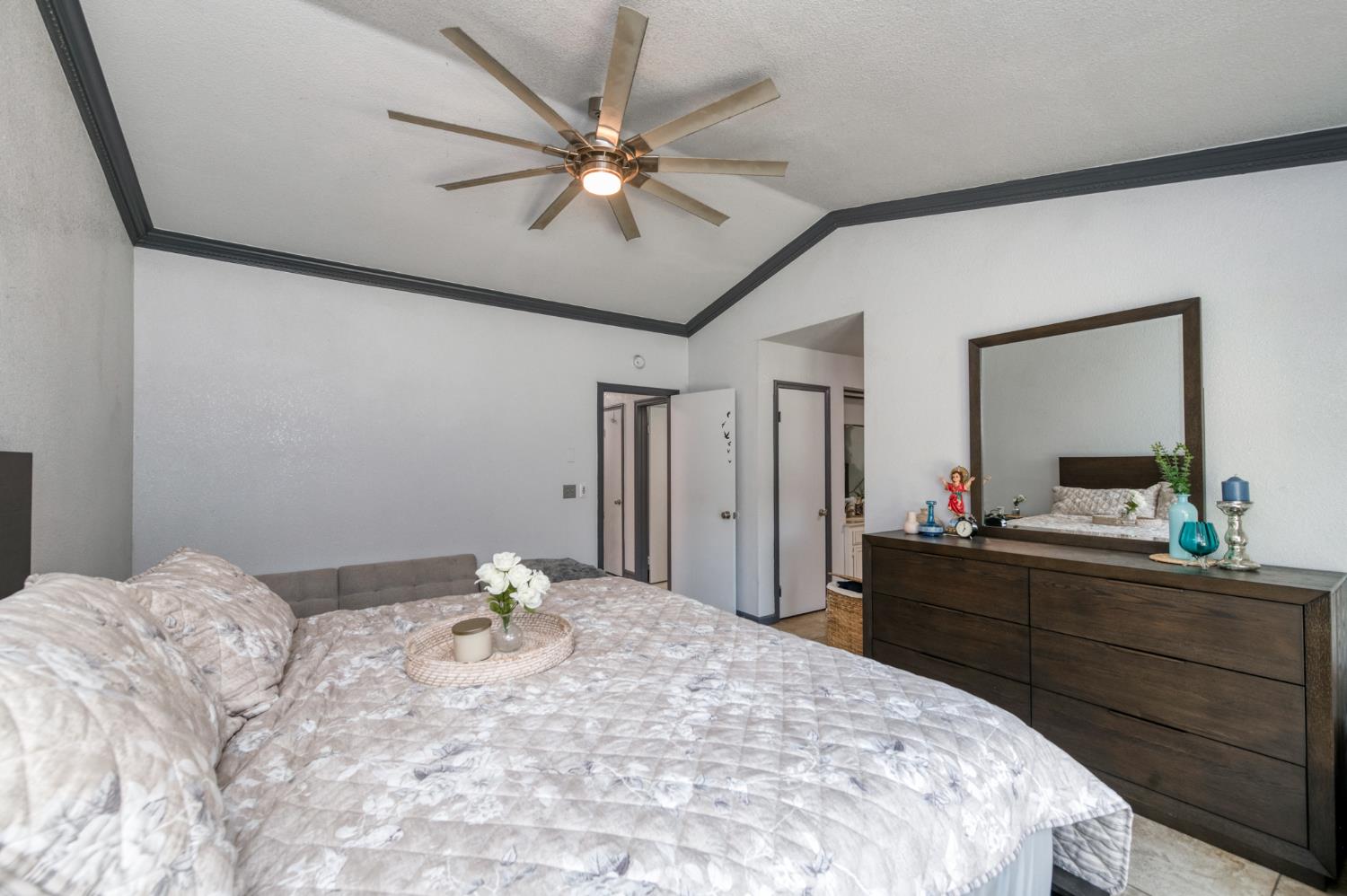 2373 Beechwood Way, Madera, CA 93637