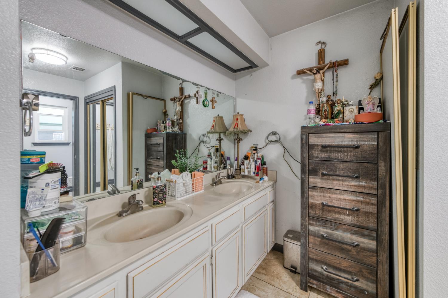 2373 Beechwood Way, Madera, CA 93637