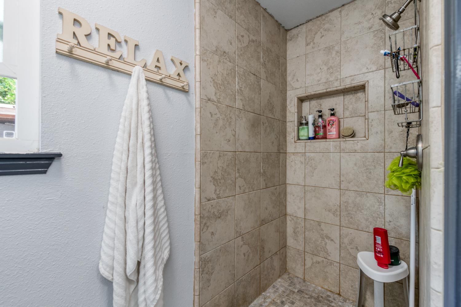 2373 Beechwood Way, Madera, CA 93637