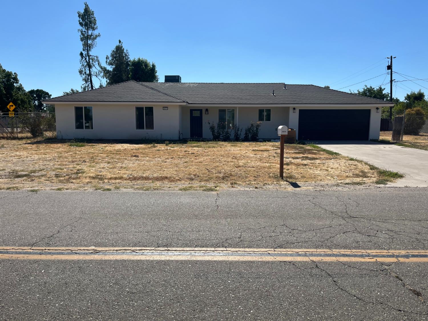 16576 Camden Dr, Madera, CA 93638