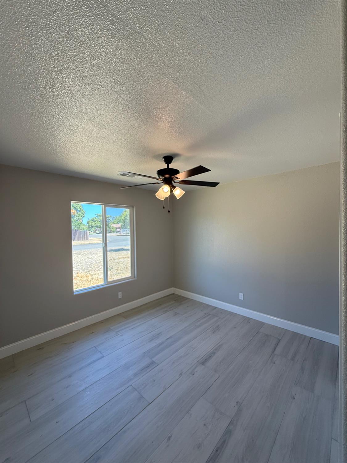 16576 Camden Dr, Madera, CA 93638