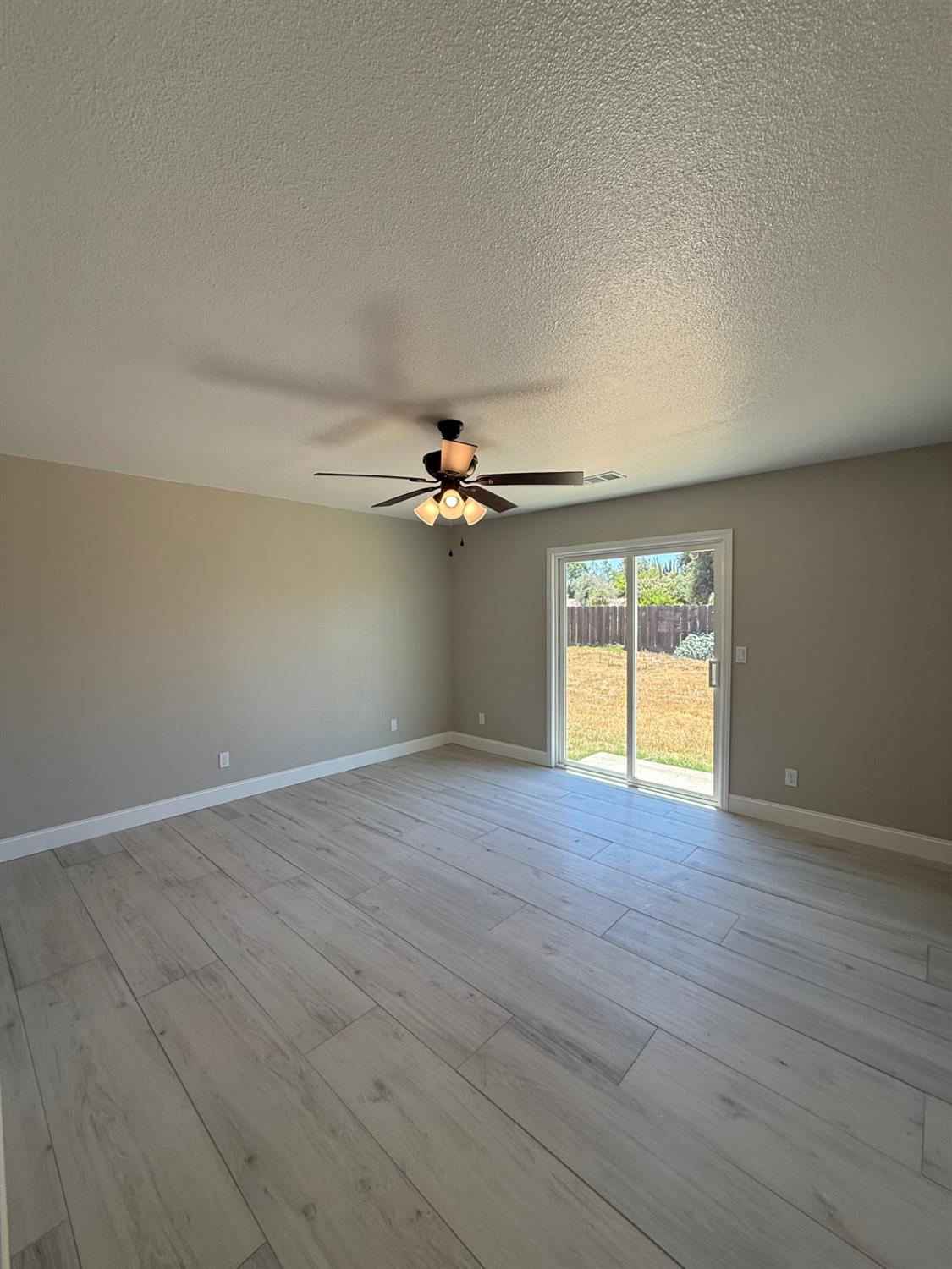 16576 Camden Dr, Madera, CA 93638