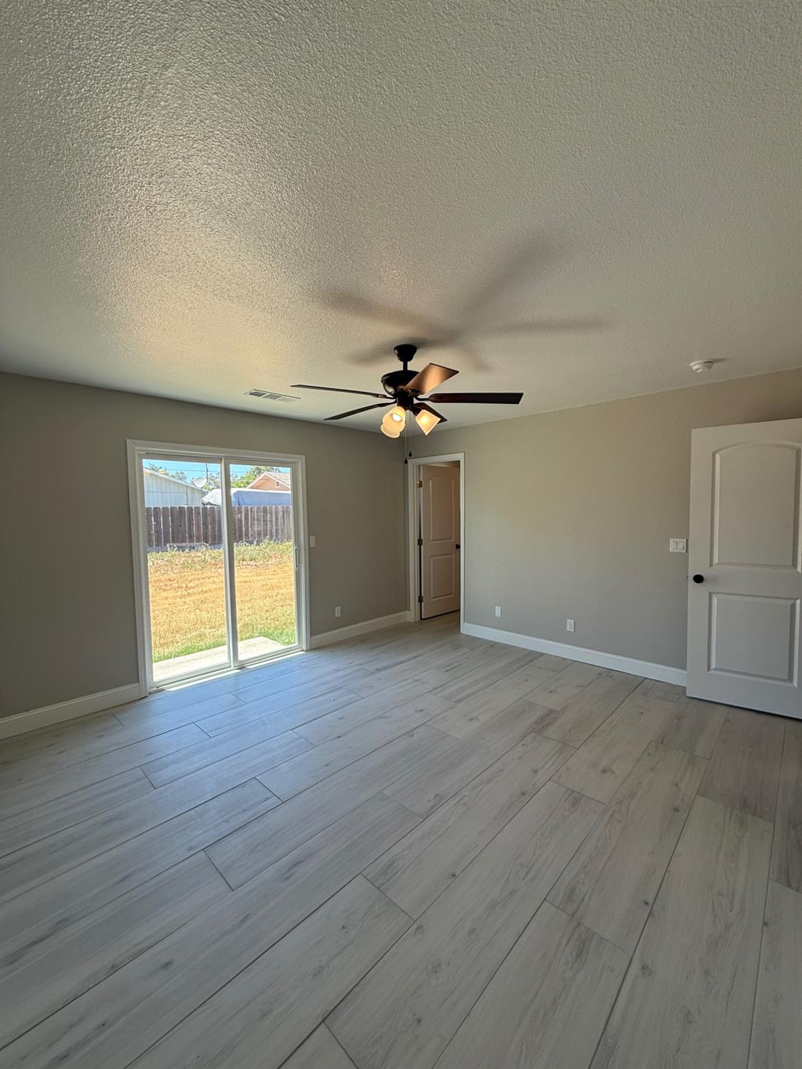 16576 Camden Dr, Madera, CA 93638