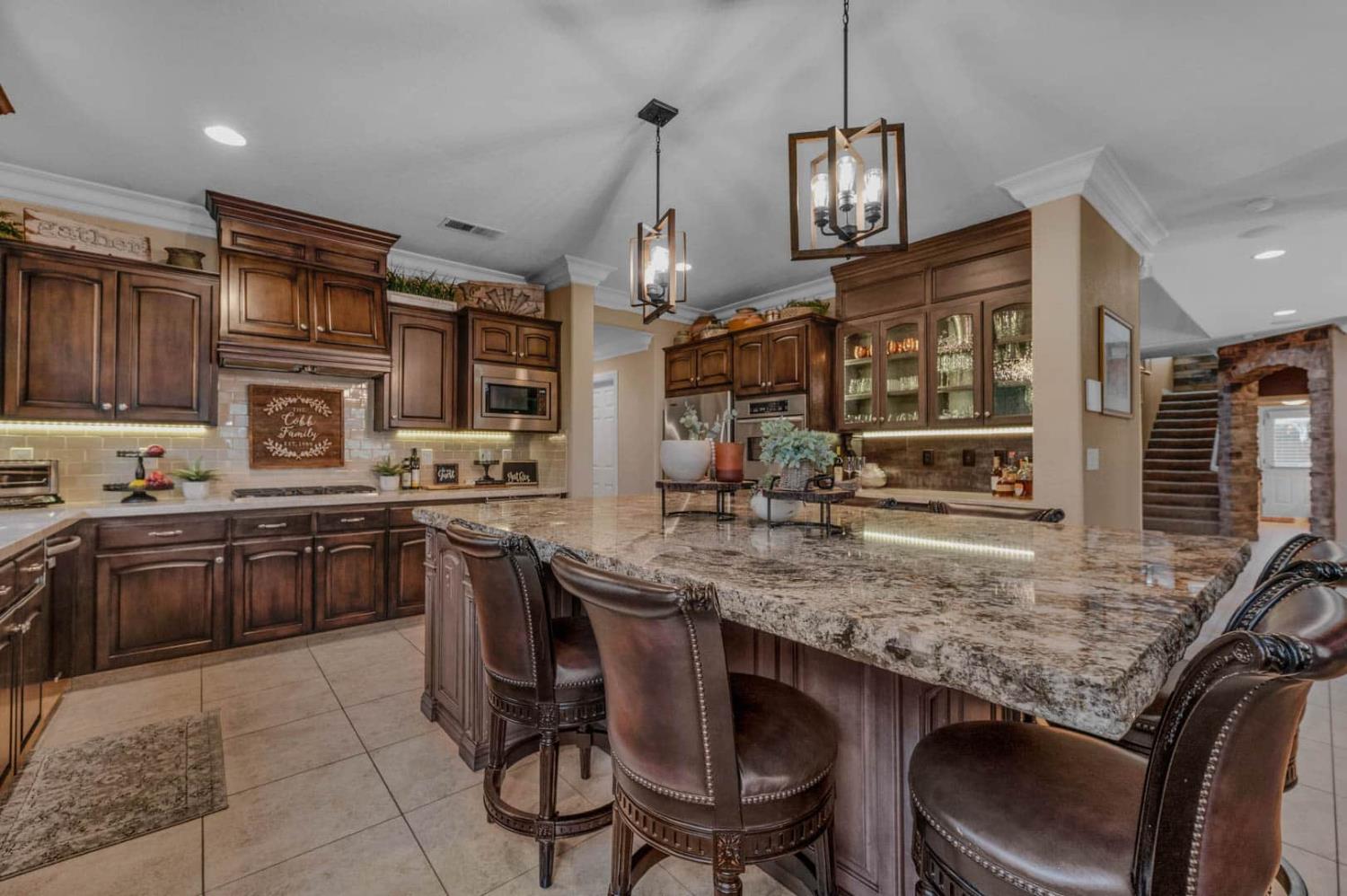 2264 Vermont Ave, Clovis, CA 93619