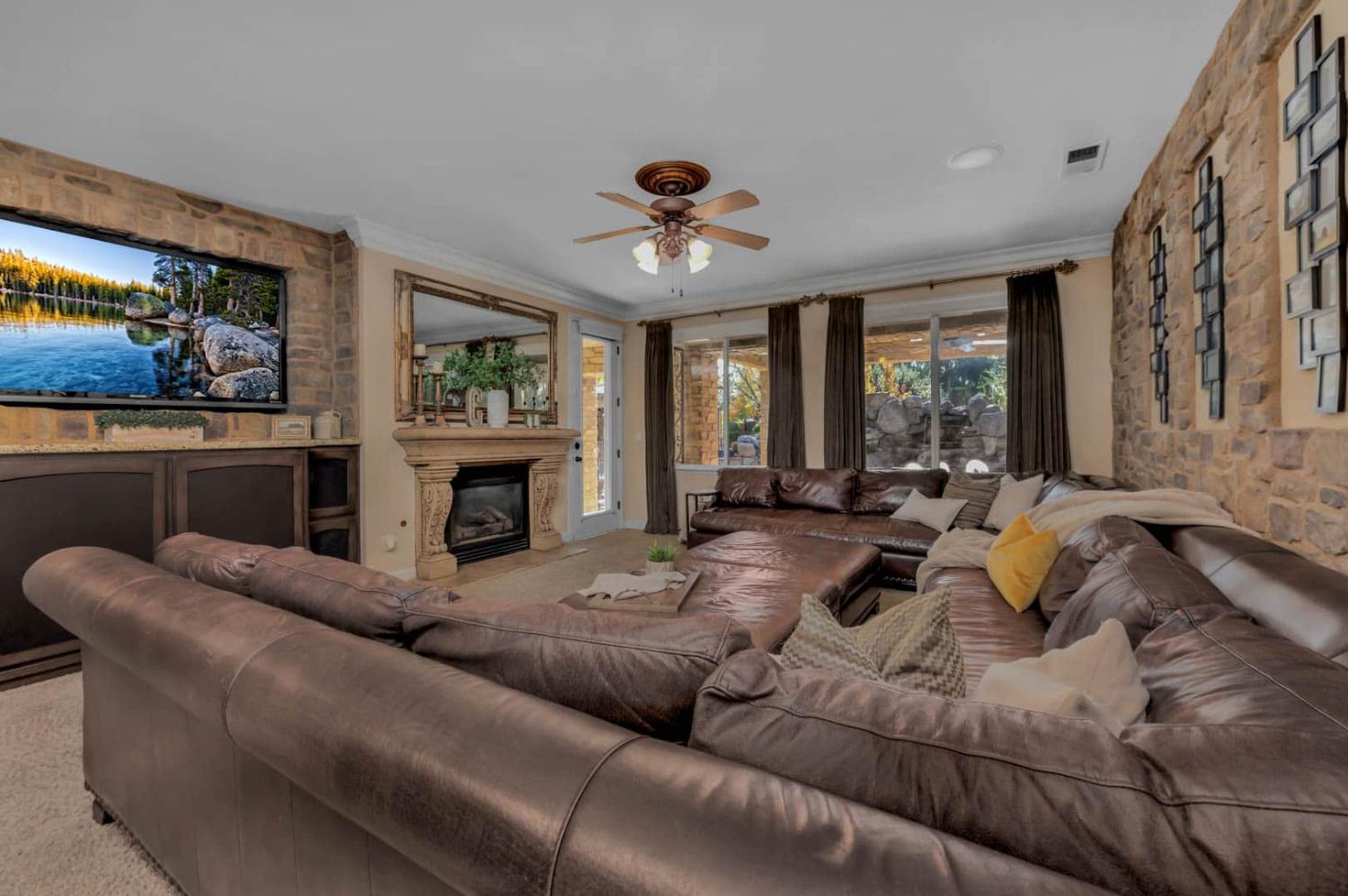 2264 Vermont Ave, Clovis, CA 93619
