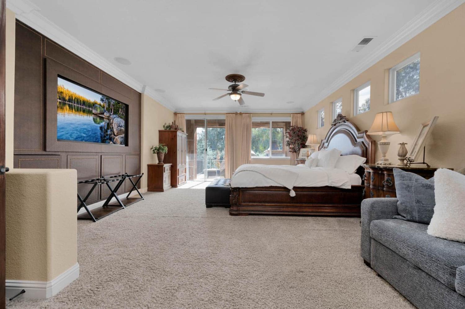 2264 Vermont Ave, Clovis, CA 93619