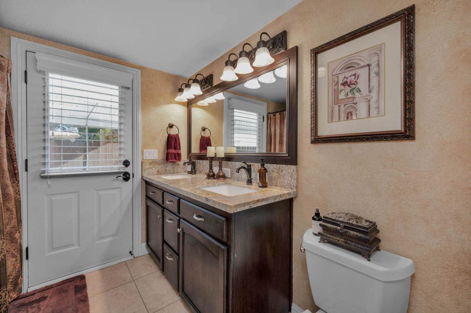 2264 Vermont Ave, Clovis, CA 93619
