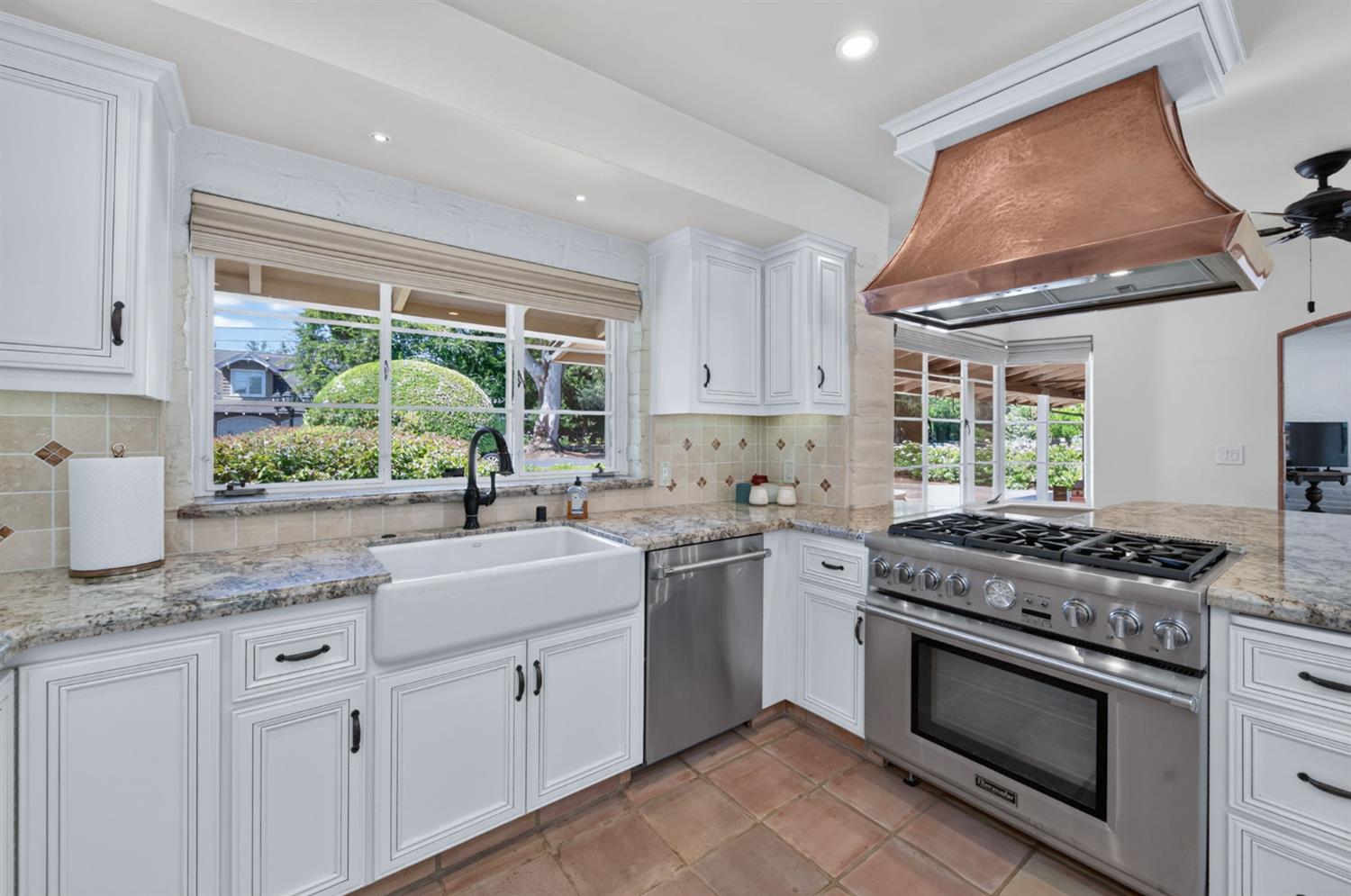 812 E Rialto Ave, Fresno, CA 93704