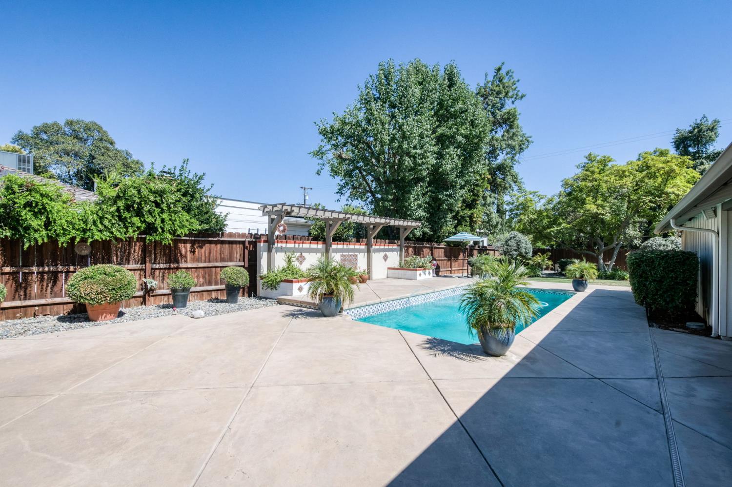 812 E Rialto Ave, Fresno, CA 93704
