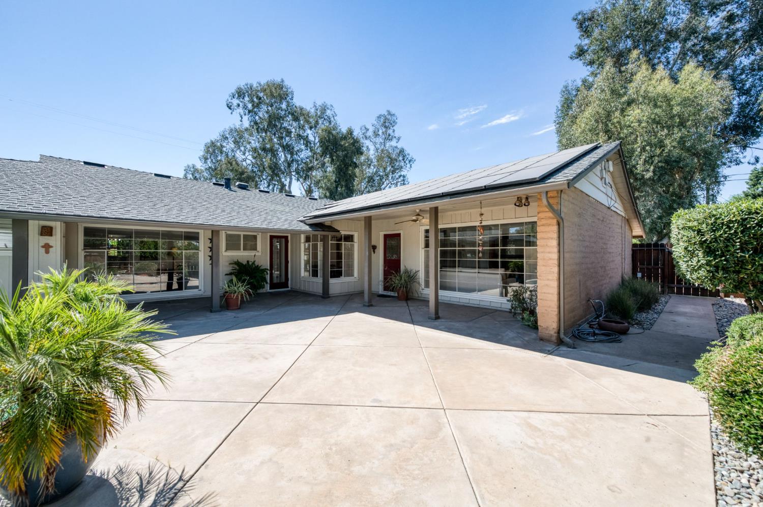 812 E Rialto Ave, Fresno, CA 93704