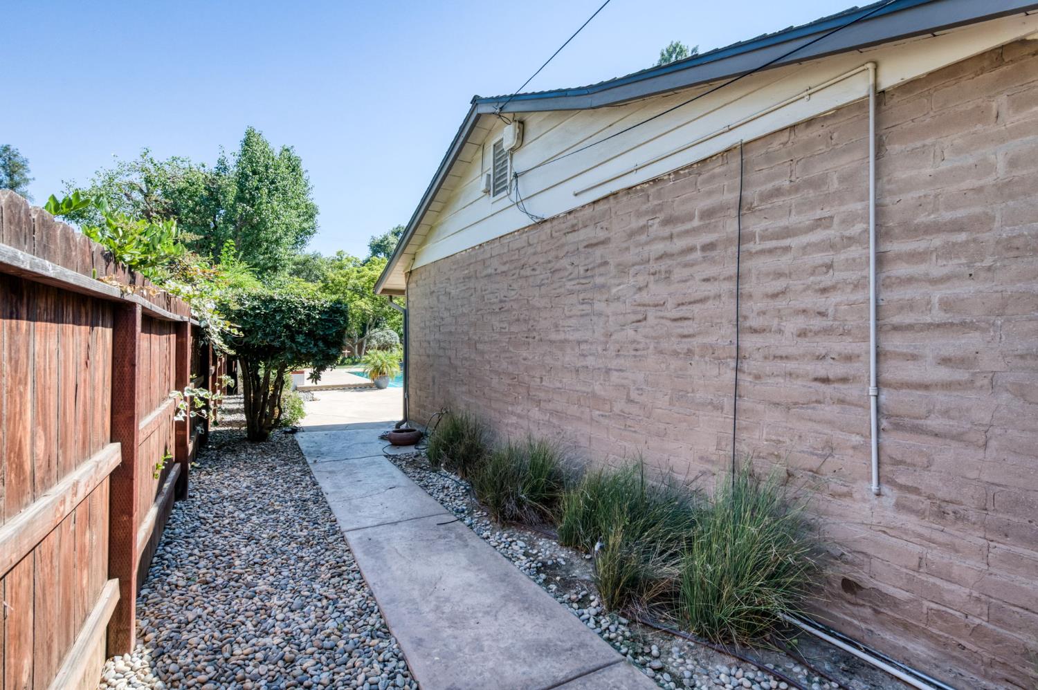 812 E Rialto Ave, Fresno, CA 93704