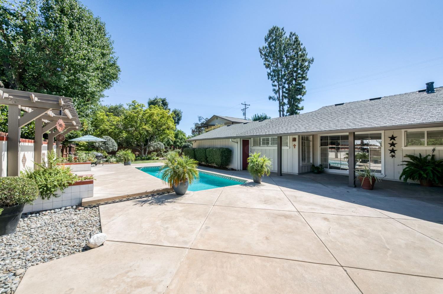 812 E Rialto Ave, Fresno, CA 93704