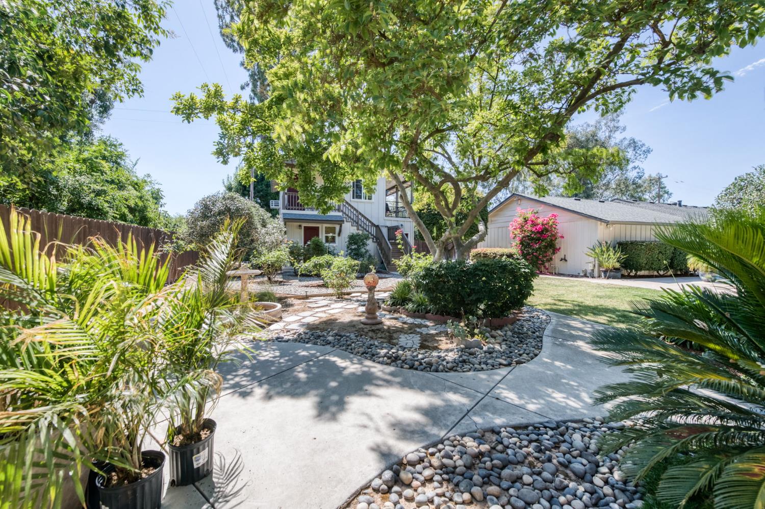 812 E Rialto Ave, Fresno, CA 93704