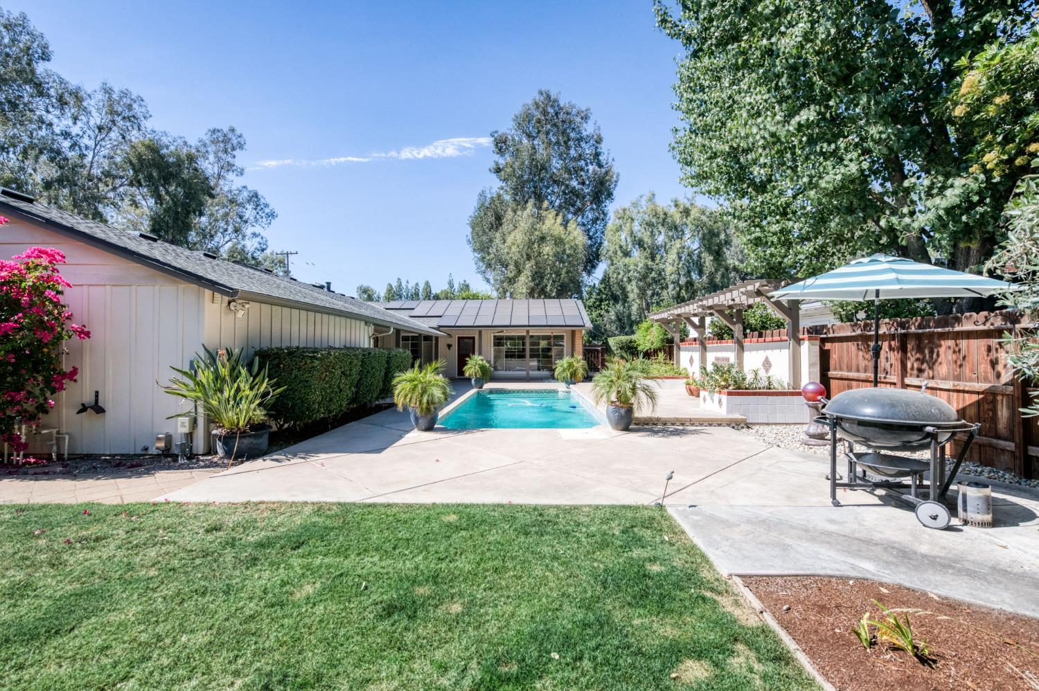 812 E Rialto Ave, Fresno, CA 93704
