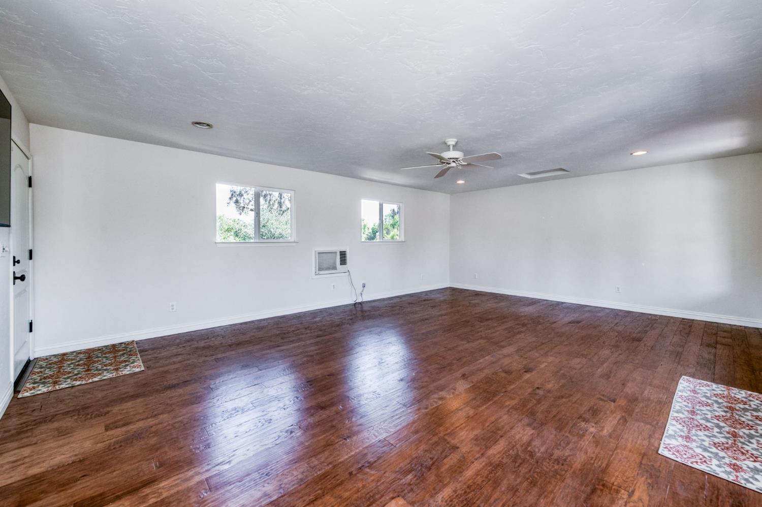 812 E Rialto Ave, Fresno, CA 93704