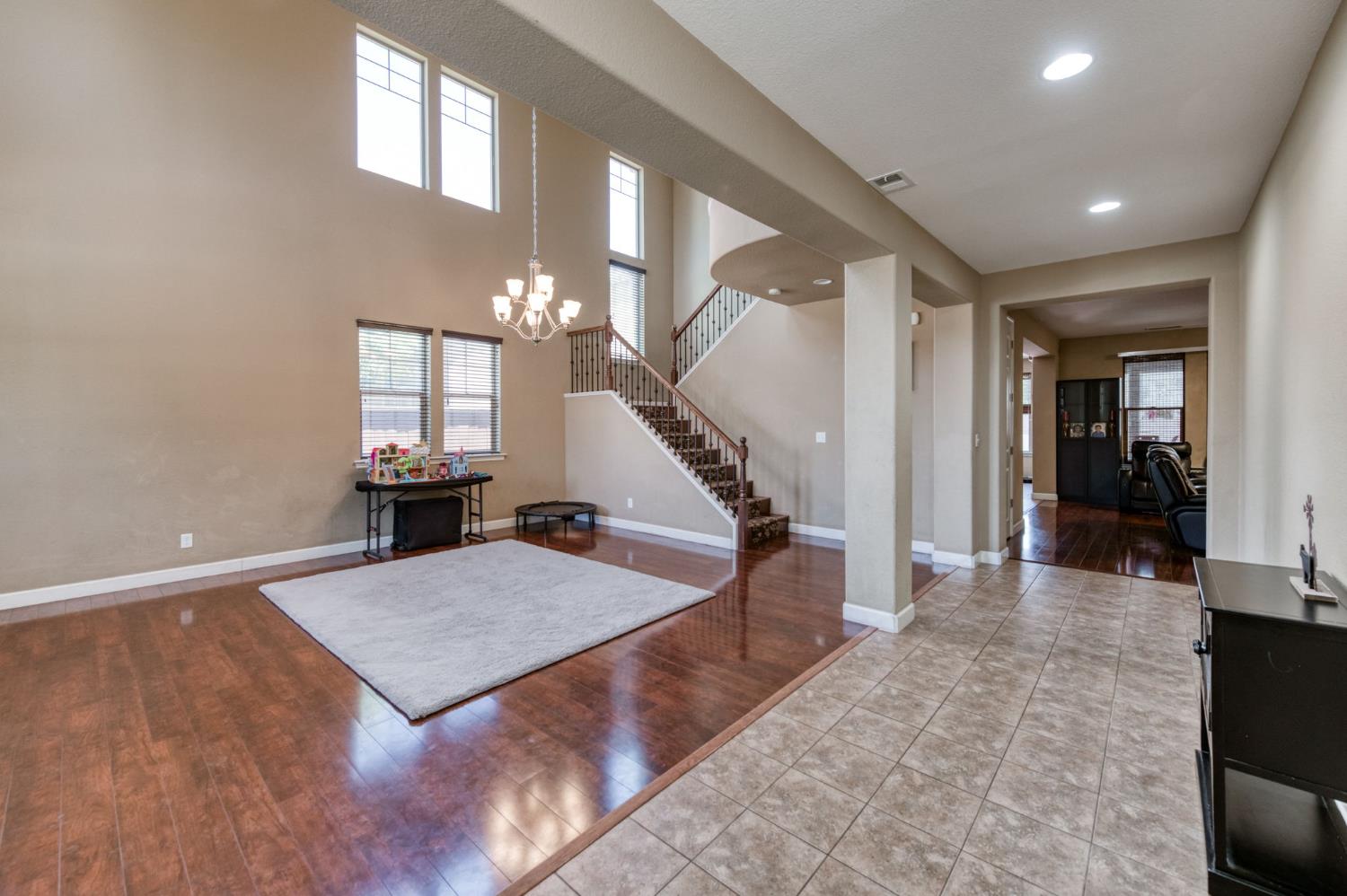 5797 W Indianapolis Ave, Fresno, CA 93722