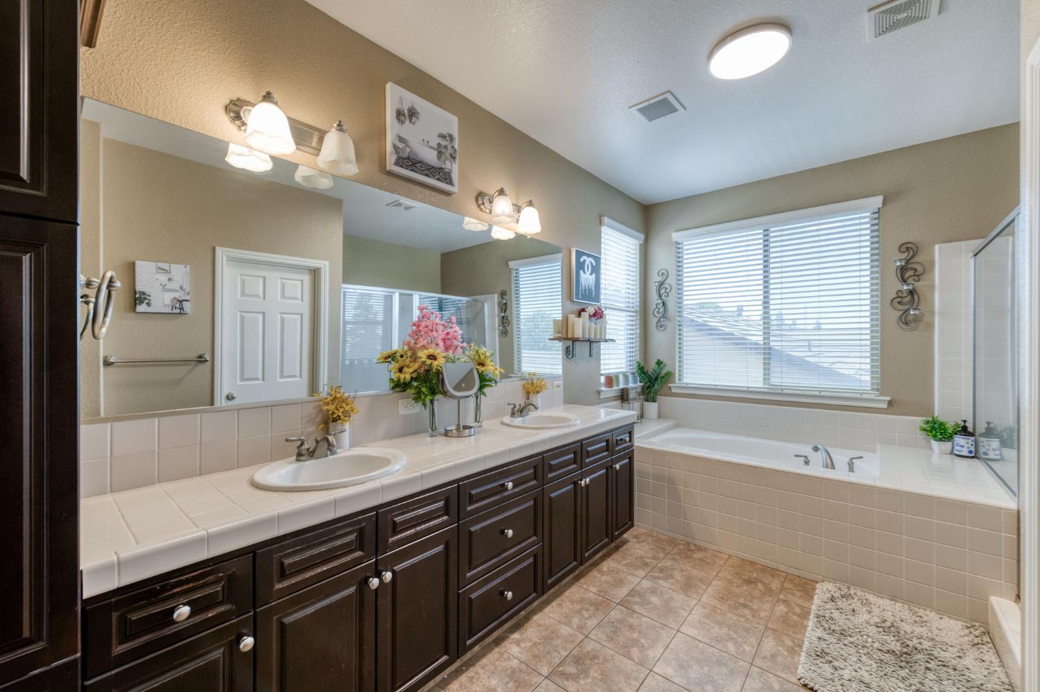 5797 W Indianapolis Ave, Fresno, CA 93722