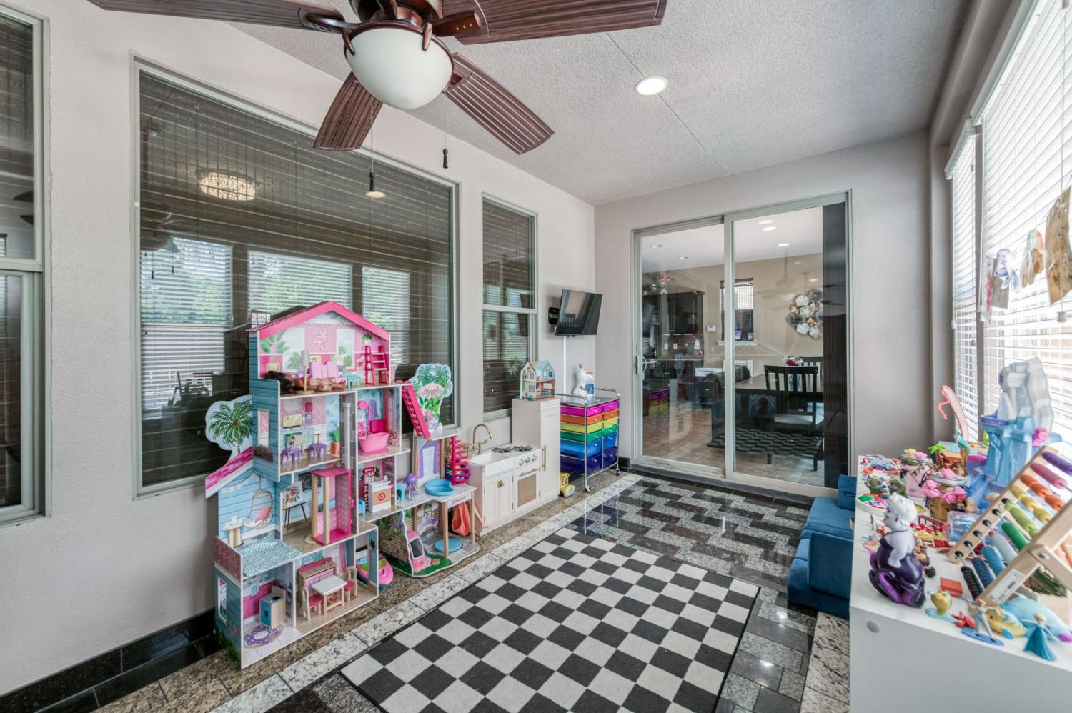 5797 W Indianapolis Ave, Fresno, CA 93722