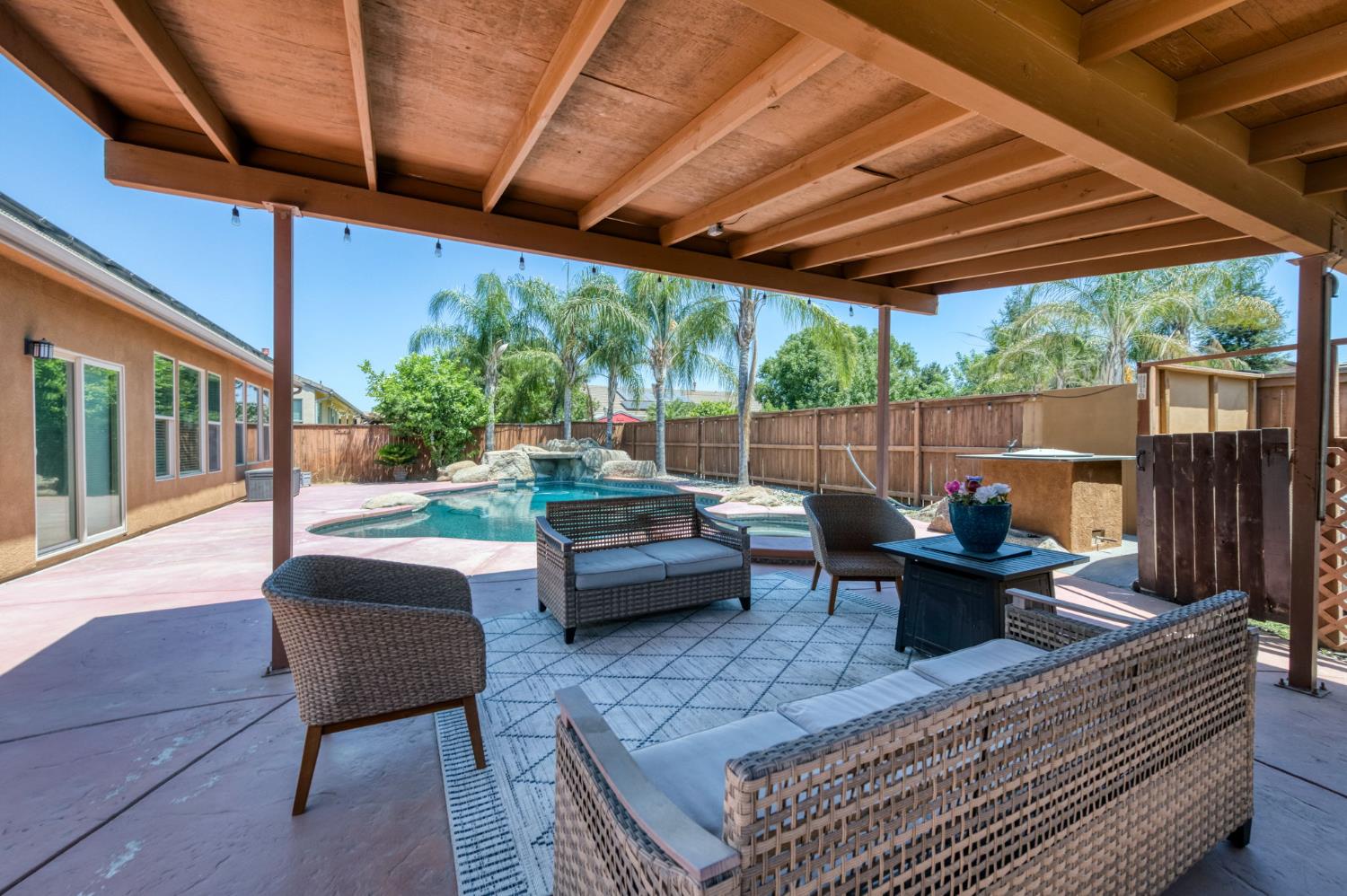 5797 W Indianapolis Ave, Fresno, CA 93722