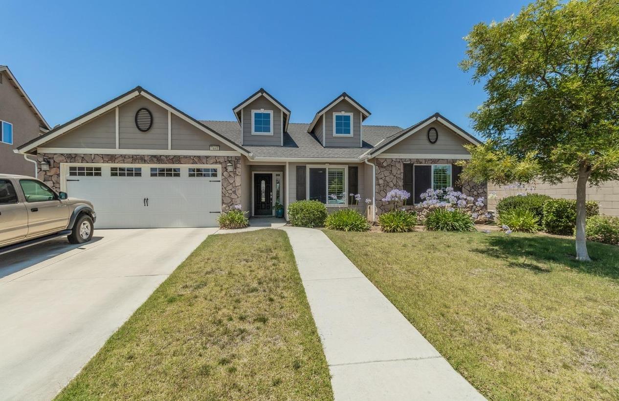 7441 N La Paz Ave, Fresno, CA 93722