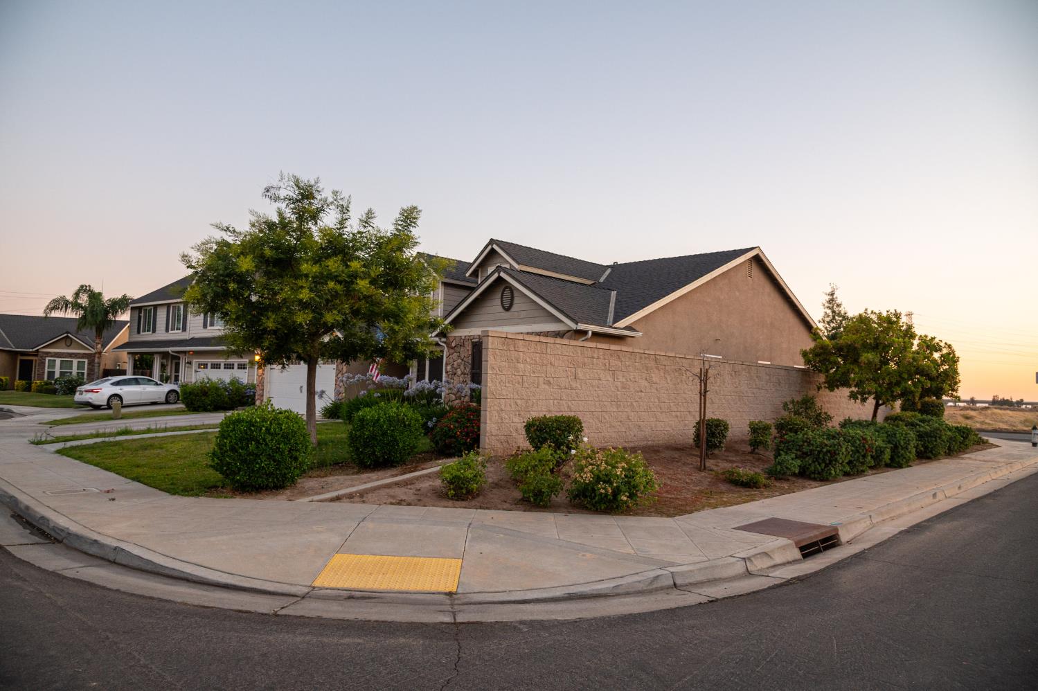7441 N La Paz Ave, Fresno, CA 93722