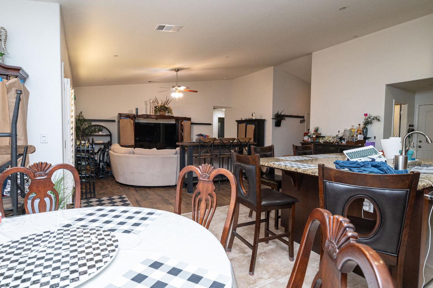 7441 N La Paz Ave, Fresno, CA 93722