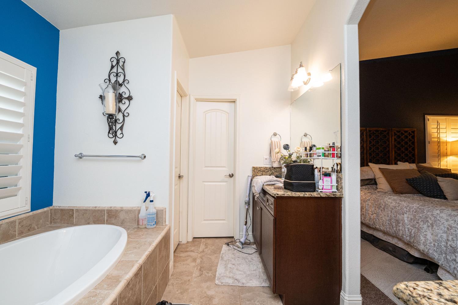 7441 N La Paz Ave, Fresno, CA 93722