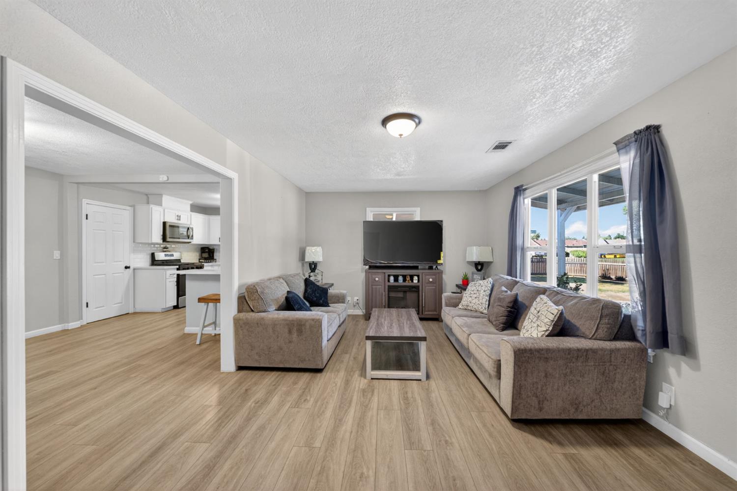 1919 N Bridge, Visalia, CA 932