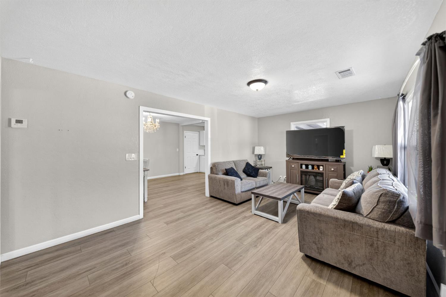 1919 N Bridge, Visalia, CA 932