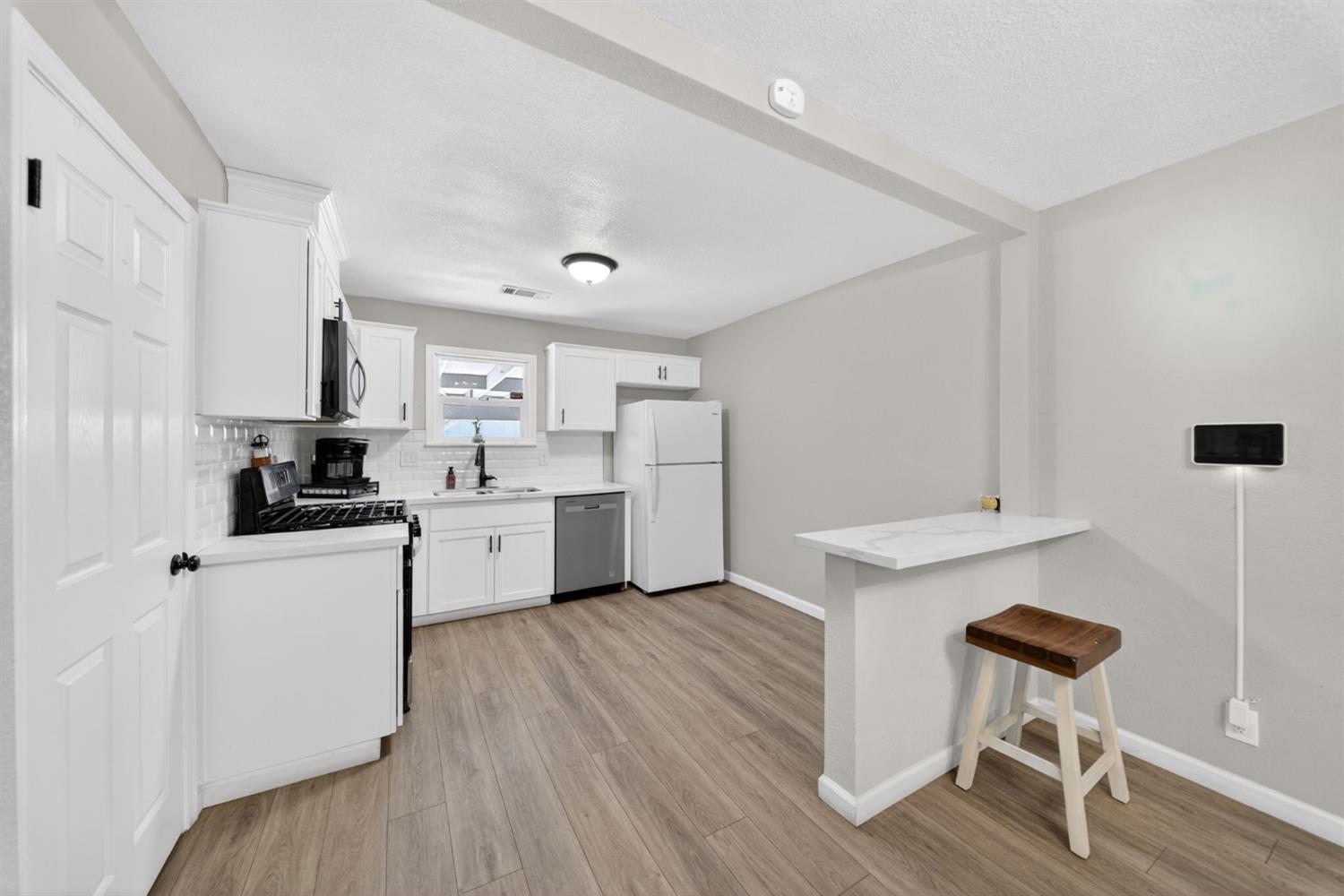 1919 N Bridge, Visalia, CA 932