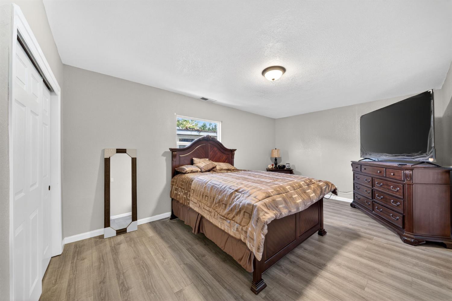 1919 N Bridge, Visalia, CA 932