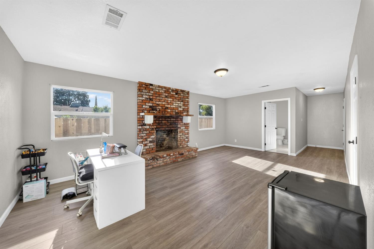 1919 N Bridge, Visalia, CA 932