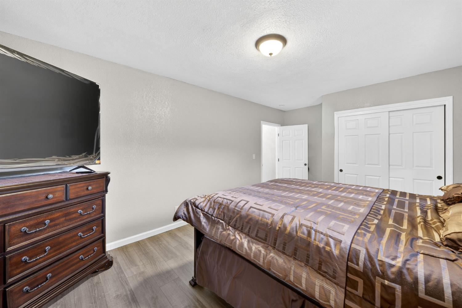 1919 N Bridge, Visalia, CA 932