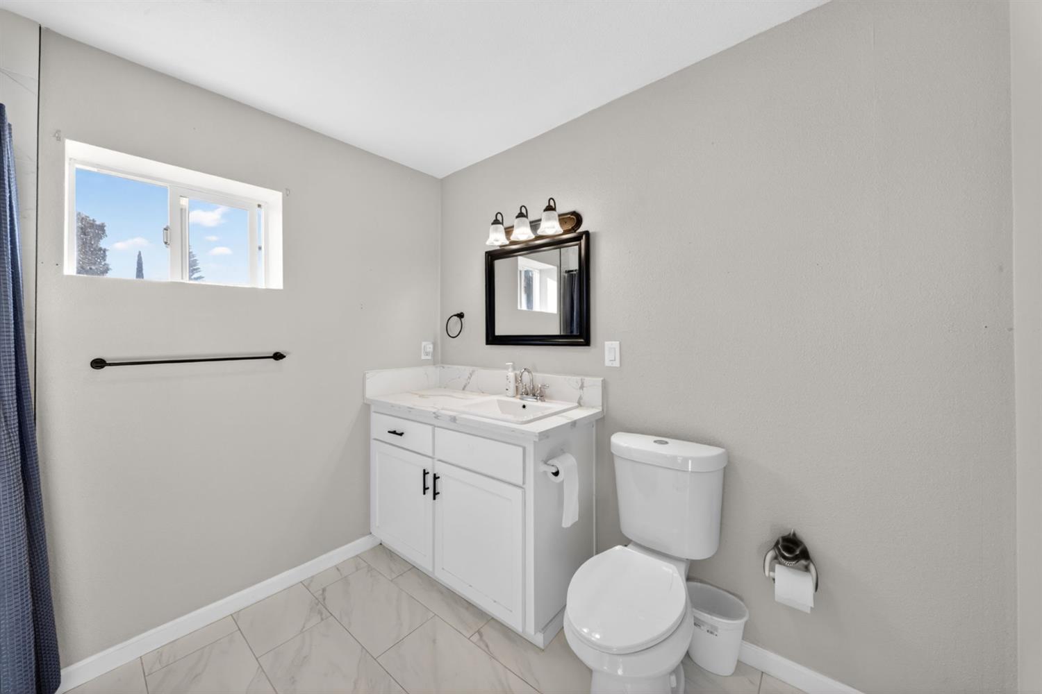 1919 N Bridge, Visalia, CA 932