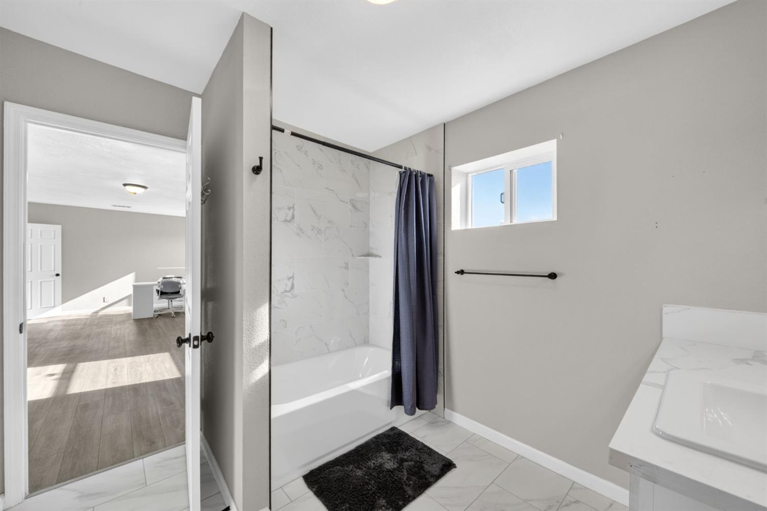 1919 N Bridge, Visalia, CA 932