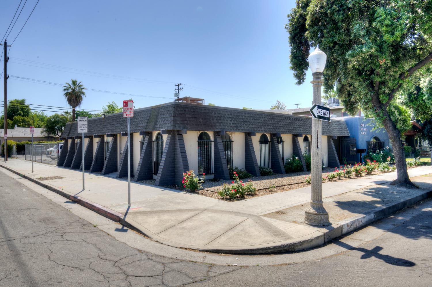 190 N Van Ness Ave, Fresno, CA 93701