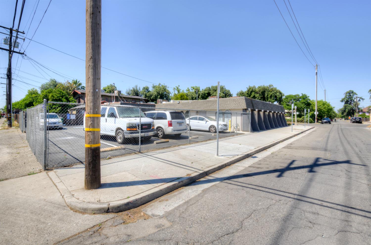 190 N Van Ness Ave, Fresno, CA 93701